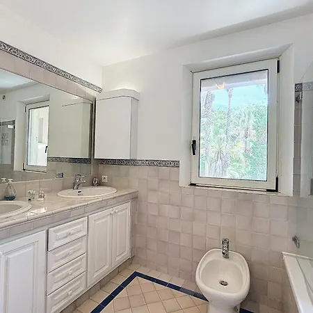 House 95m In A Quiet Area In Σπίτι διακοπών Σαιν-Τροπέ